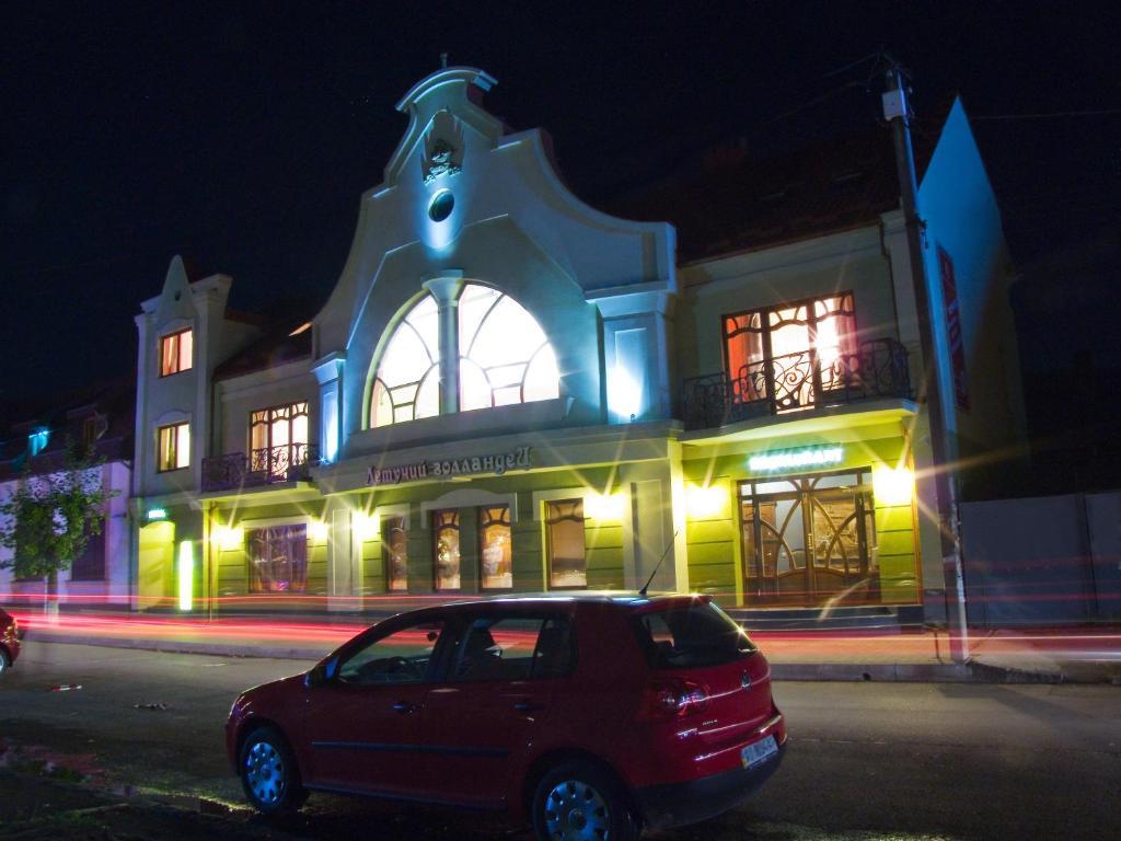 Letuchiy Gollandets Hotel Uzhhorod Exterior foto